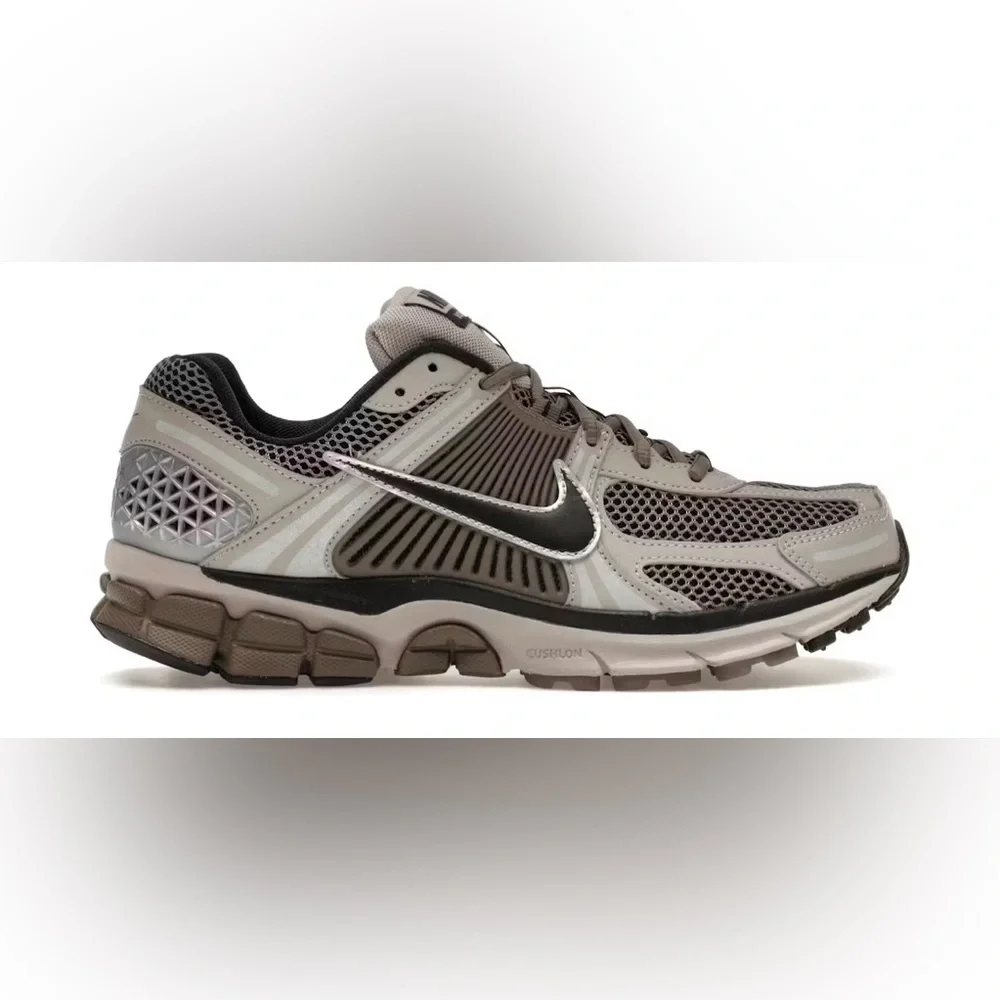 WOMENS NIKE ZOOM VOMERO 5